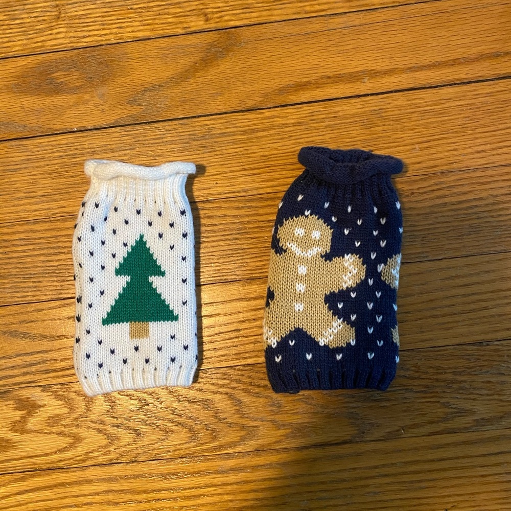 Holiday Themed Knit Bottle Sleeve